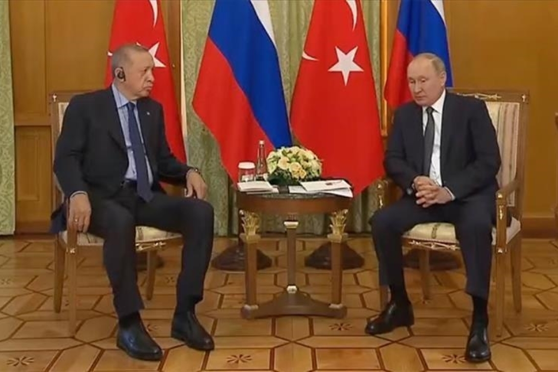 Erdogan à Sotchi pour "ne pas renoncer à la Russie", Poutine souhaite plus de coopération économique
